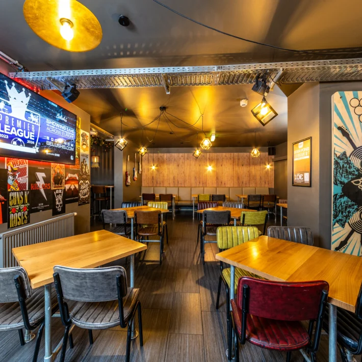 Belushi's Vienna sports bar in the Favoriten district showing screens and booths for watching the World Cup live near Keplerplatz U-Bahn station